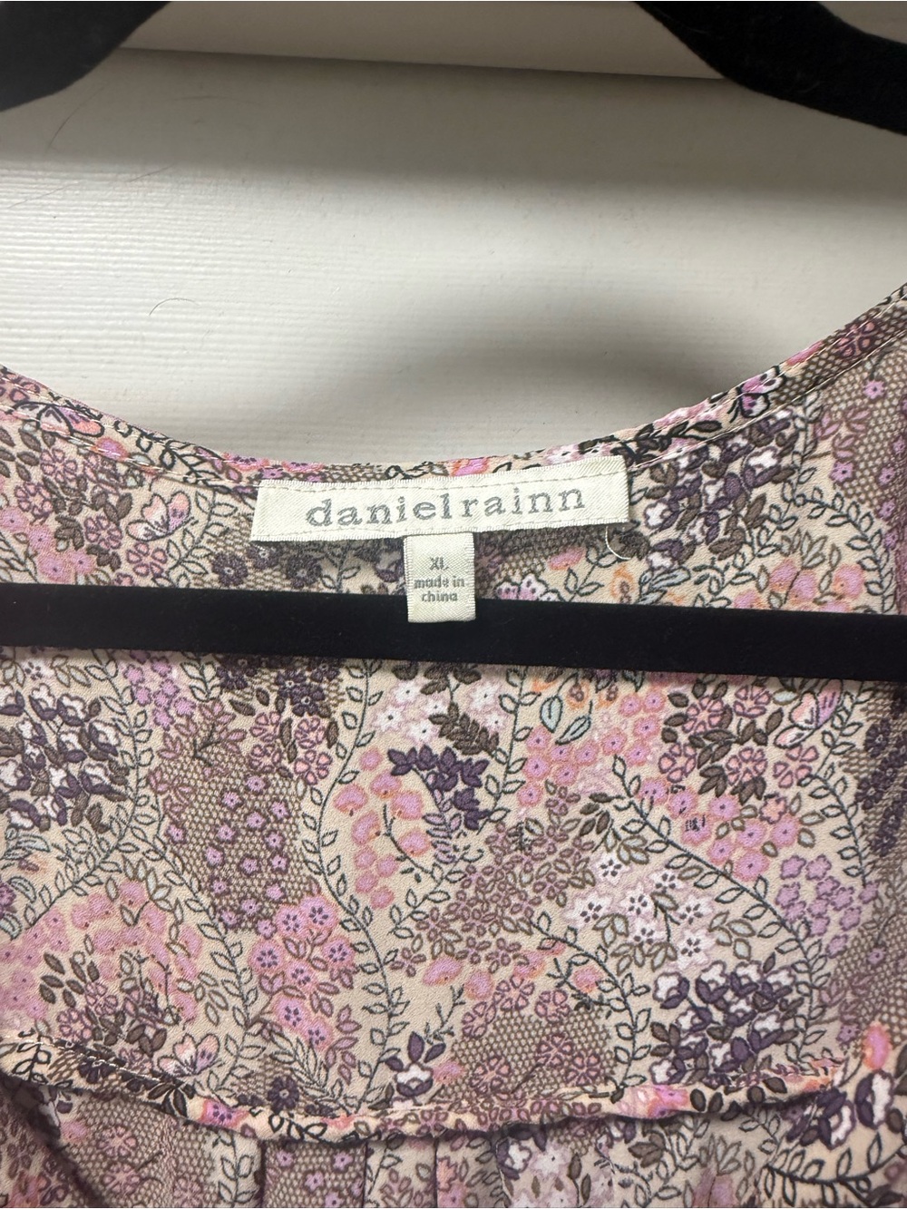 Daniel Rainn Pink Floral Puff-Sleeve V-Neck Blouse - Picture 3 of 5